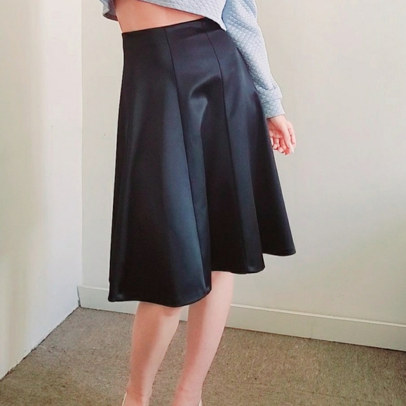 Satin skirt - Picture 2 of 3
